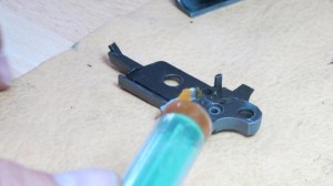 18a mazání spoušťového mechanizmu.jpg